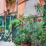Lo Squero 1 The Secret Courtyard In Dorsoduro Appartement *