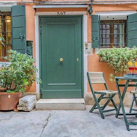 Lo Squero 1 The Secret Courtyard In Dorsoduro البندقية