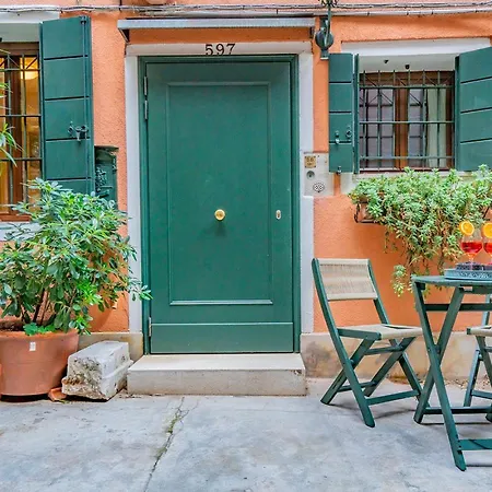 Lo Squero 1 The Secret Courtyard In Dorsoduro * Venezia